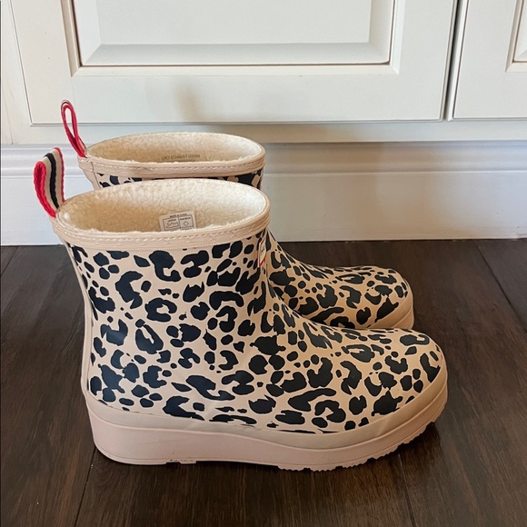 Like New! HUNTER Insulated Vegan Shearling Boots - Picture 5 of 8